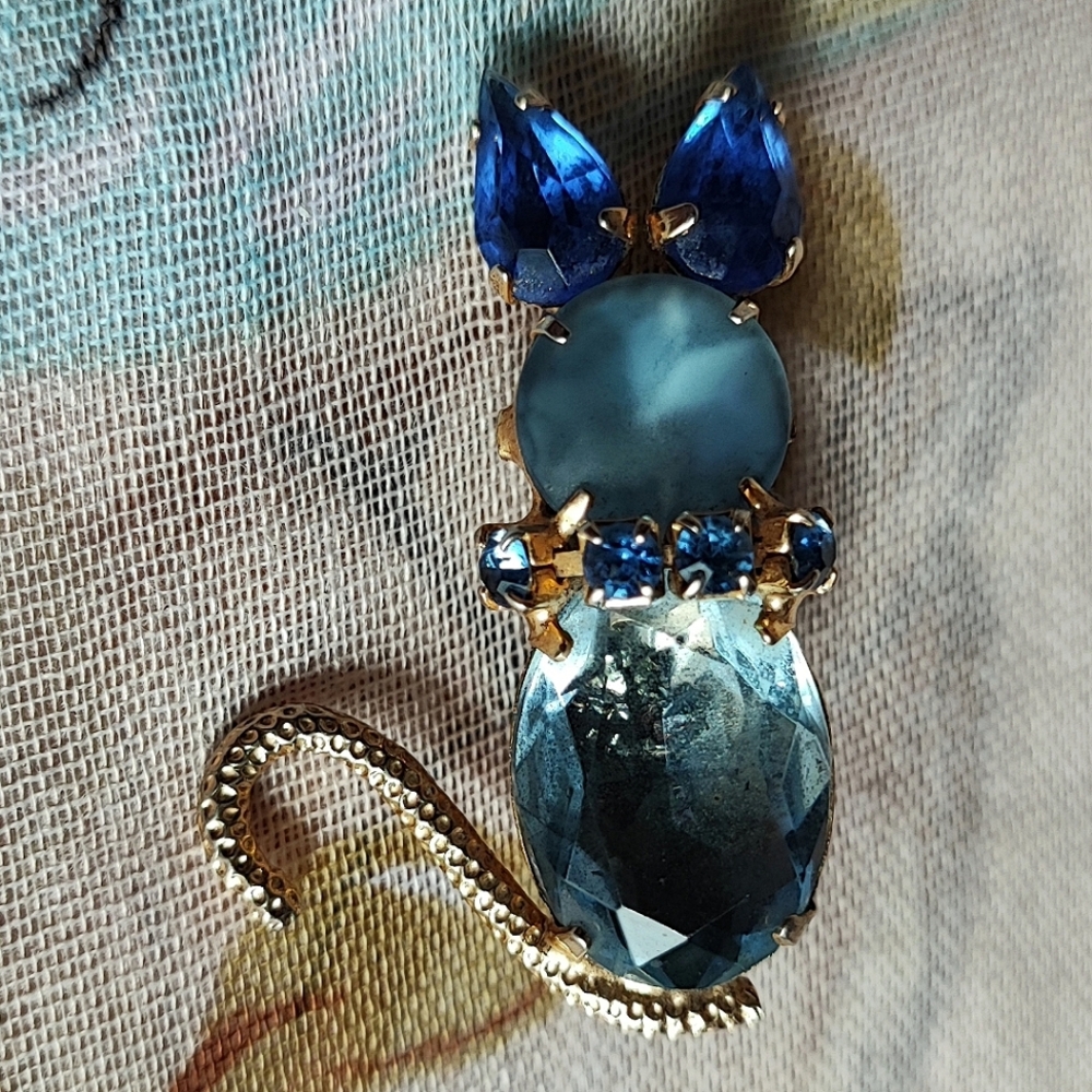 CAT KITTEN KITTY FELINE Vintage Blue Rhinestones Gold Tone Brooch *FLAW* *AS IS*